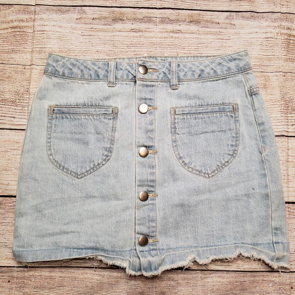 FOREVER 21 Light Wash Button Down Denim Mini skirt - Picture 1 of 5